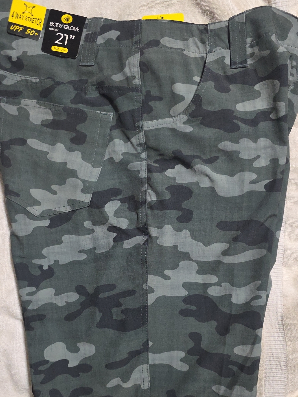 Body Glove Men's Gray & Black Camo Cargo Pants